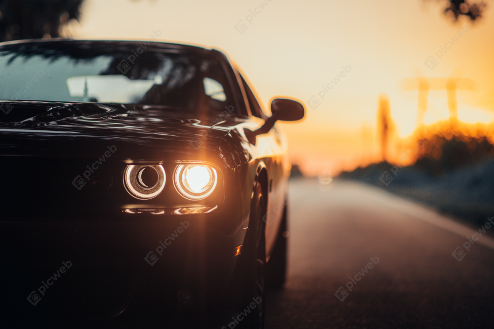 Автомобиль припаркованный на шоссе скачать Автомобиль припаркованный на шоссе
