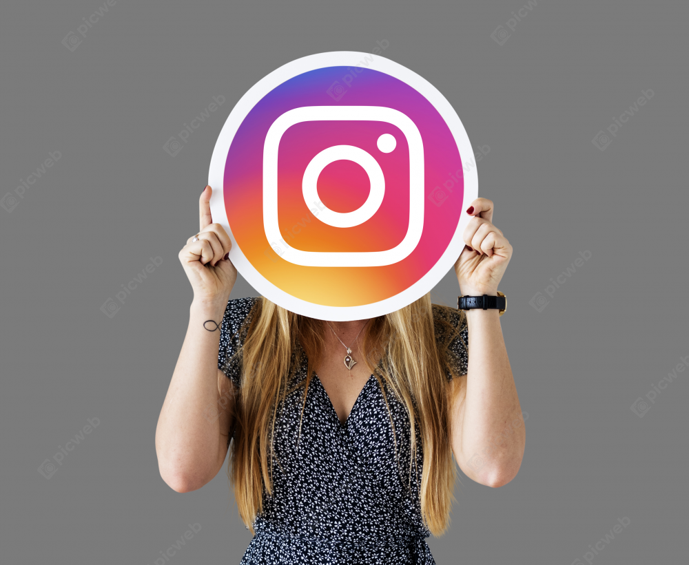 Женщина демонстрирует Instagram скачать Женщина демонстрирует Instagram