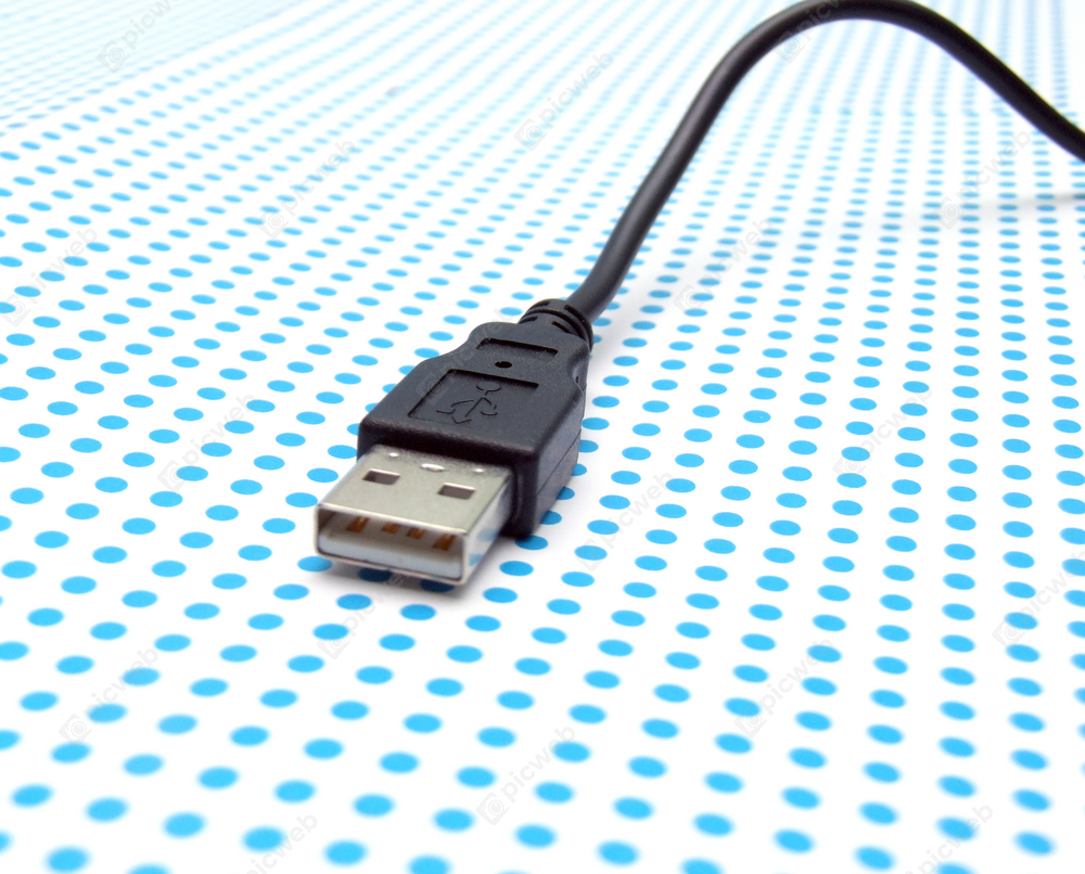 USB кабель на белом фоне скачать USB кабель на белом фоне