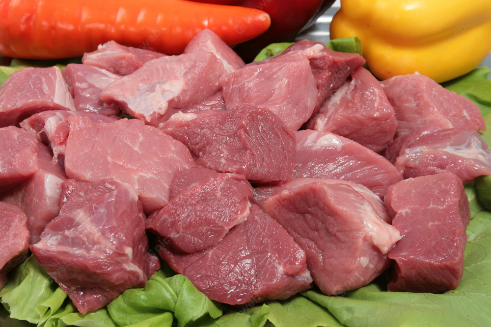 Аппетитное мясо с овощами на тарелке скачать Аппетитное мясо с овощами на тарелке