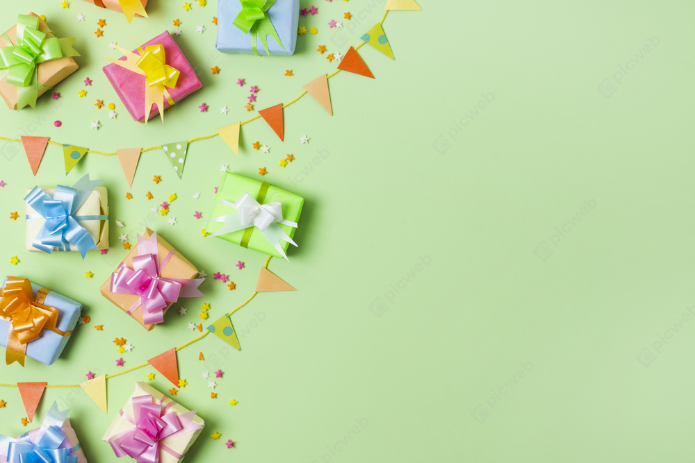 Стена украшена ко дню рождения